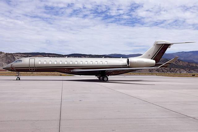 Photo: DUNCAN KIRK, CC BY 4.0, via Wikimedia Commons (edited) Representative Global 7500 — not the actual aircraft